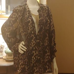 Tunic Style 3x leopard print button up top